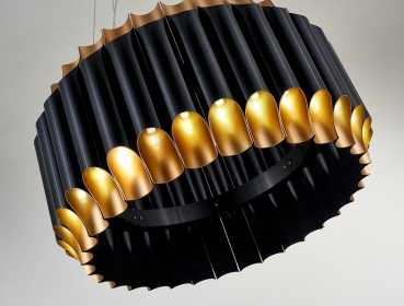 Großer stattlicher Bauhaus Kronleuchter Schwarz-Gold mit 20 Decken + 20 Downlights G9 für LED Technik.